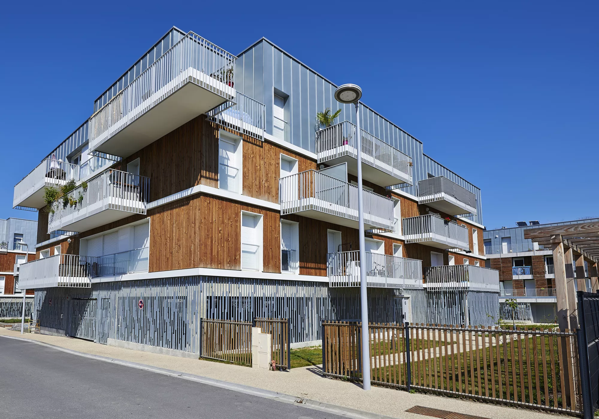 Résidence Victor Hugo - Plurial Immo' Reims
                          X Jean-Michel JACQUET Architectes
                                      - logements : 16 appartements
                     